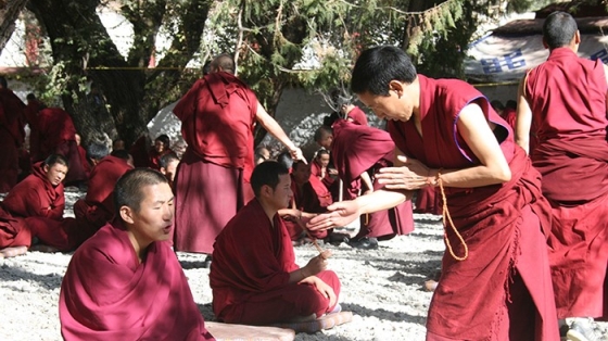 Călugări budişti tibetani